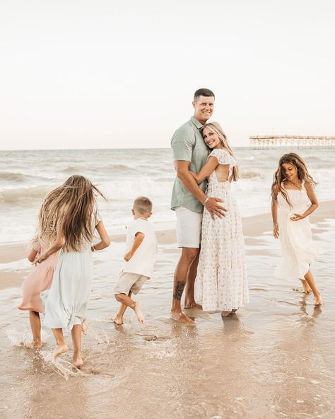 I smiled so hard editing this gallery that my cheeks are still sore 🙃 How beautiful is this family?! This was the sweetest sibling bond I’ve ever seen and the hug to mama shot melted me ❤️ Still not over it! #oakislandfamilyphotographer #oakisland #wilmingtonncphotographer #wilmingtonc #wrightsvillebeach #wrightsville #ncphotographer #topsailncphotographer #topsailphotographer #caswellbeachphotographer #carolinabeachphotographer #topsailisland #topsailbeach #topsailbeachphotographer #kurebe... Brother Sister Beach Pictures, Sister Beach Pictures, Sibling Beach Pictures, Funny Beach Pictures, Beach Photoshoot Family, Sibling Photography Poses, Funny Beach, Topsail Beach, Photoshoot Family