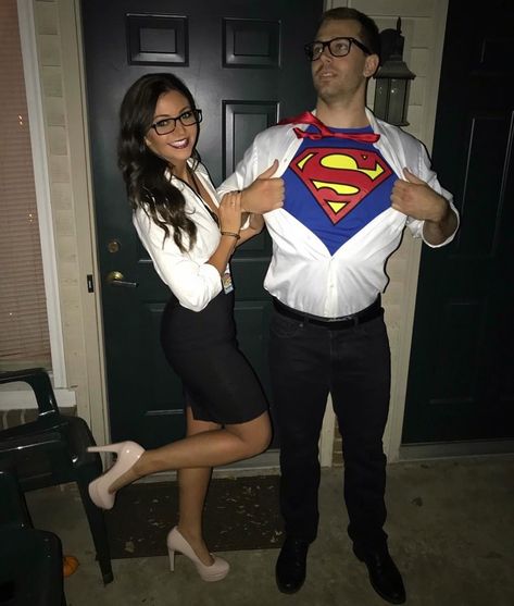 Clever Couples Halloween Costumes, Adorable Halloween Costumes, Cool Couple Halloween Costumes, Halloween Costume Couple, Easy Couple Halloween Costumes, Best Diy Halloween Costumes, Couples Costumes Creative, Meme Costume, Halloween Costumes Diy Couples