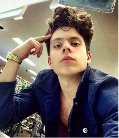 Rudy Mancuso :3 He's following me on tt ^^ Thick Straight Hair, Rudy Mancuso, Men's Hairstyle, Mens Hair, Hair And Beauty, Def Leppard, Attractive Guys, Fav Celebs, About Hair