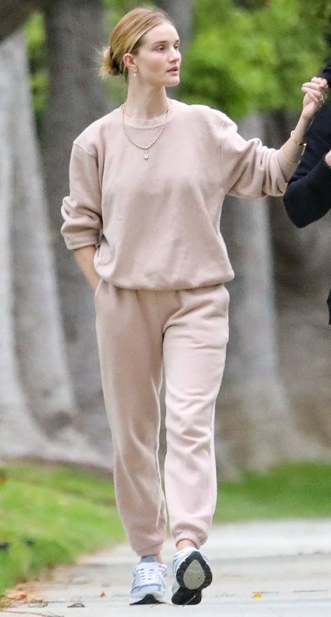 How 7 Celebrities Style New Balance's 990 Sneakers Completely Differently Model Off Duty Outfits, Hailey Bieber Style, Boutique Inspiration, Comfortable Loungewear, Versatile Shoes, Rosie Huntington, Sweatsuit Set, Kim Kardashian Red Carpet, Kendall Jenner Outfits