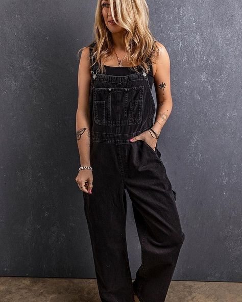 Unleash your inner fashionista with our latest must-have piece! 🖤 Elevate your style with the Black Adjustable Buckle Straps Multi Pocket Denim Overalls, a versatile and edgy addition to your wardrobe. Black Adjustable Buckle Straps Multi Pocket Denim Overalls Hit the link in our bio to shop now! 🛍️ Shoulder Girdle, Black Denim Overalls, Black Overalls, Maxi Dress Formal, Style Noir, Denim Overalls, Denim Jumpsuit, Denim Top, Skirt Pants