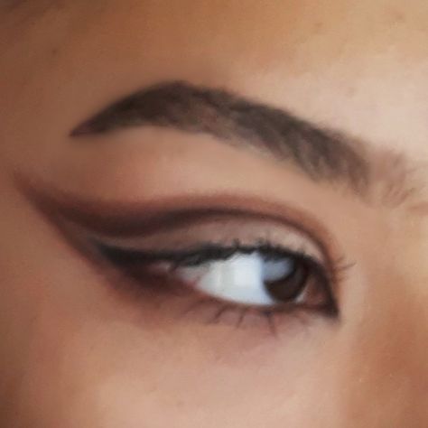 brown eye whit brown eyeliners Brown Eyeliner Makeup, Brown Eyeliner, Eyeliner Makeup, Red And Brown, Makeup Inspo, Espresso, Eyeliner, Makeup, Red