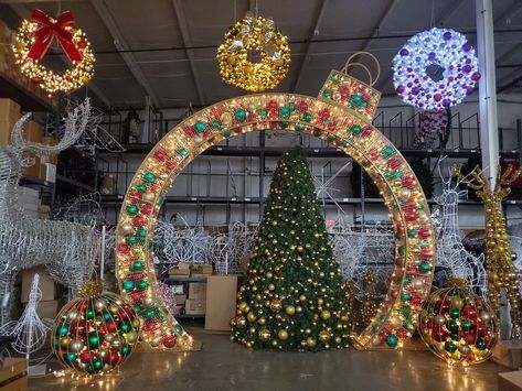 Don't replace #commercialchristmasdecor every year! Outdoor Commercial Christmas Decorations from Temple Display are commercial grade & built to last. Read all about it: https://www.templedisplay.com/outdoor-commercial-christmas…/ in our #Blog. Let us make your #commercialholidaydecor project EASY! #TuesdayMotivation #OutdoorLighting templedisplay.com Christmas Large Yard Art, Christmas Outdoor Display, Christmas Park Decorations, Christmas Light Display Ideas, Diy Oversized Outdoor Christmas Decorations, Christmas Light Displays Outdoor, Large Outdoor Christmas Ornaments Yard Decorations, Christmas Yard Displays, Large Outdoor Christmas Decorations