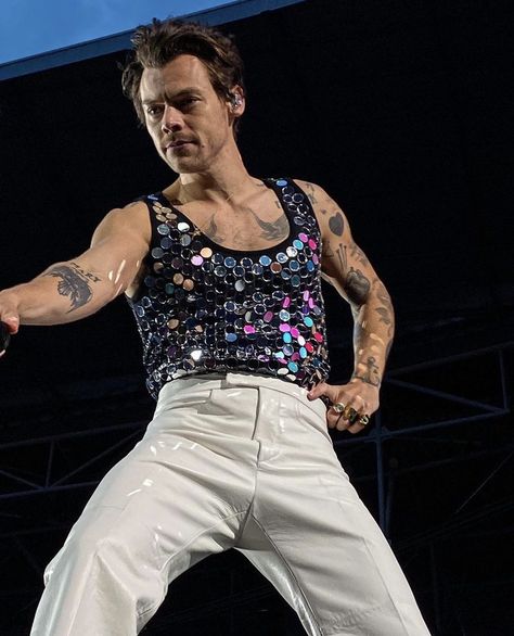 Disco Outfit Men, Studio 54 Outfits, Harry Outfits, Glitter Outfit, Party Outfit Men, Harry Styles Outfit, Sparkle Outfit, Disco Glam, Taylor Swift Tour Outfits