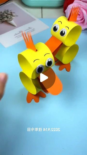 Chicken Diy Crafts, Paper Craft Work, Paper Chains, Yellow Paper, Chicken Diy, Paper Crafts For Kids, Easy Paper Crafts, Craft Work, Paper Toys