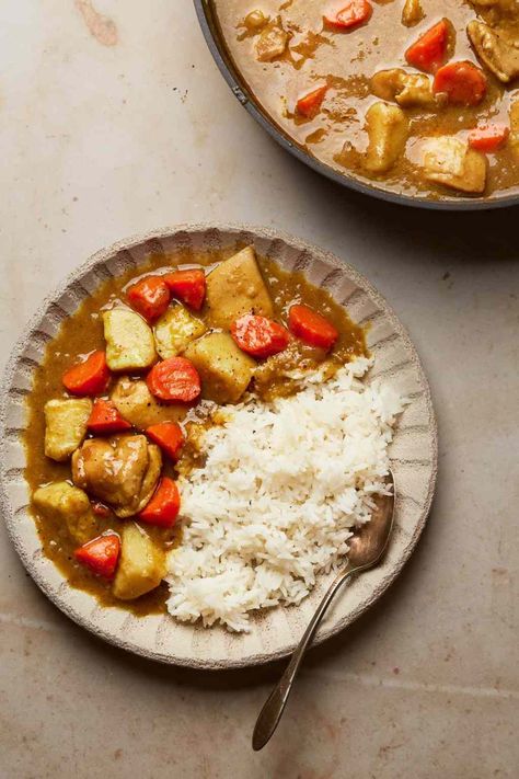 Kare Raisu, Japanese Chicken Curry, Korean Sweet Potato, Japanese Chicken, Steamed White Rice, Japanese Sweet Potato, Japanese Curry, Ginger And Honey, Boneless Chicken Thighs