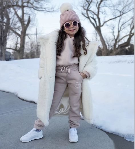 Winter Outfit For Girls Kids, Kids Christmas Outfit Ideas, Winter Outfits Kids Girl, Kids Winter Outfits Girl, Kindergarten Outfits For Girls Ideas, Winter Kids Outfits, Girls Winter Outfits Kids, Toddler Winter Outfits, European Style Outfits