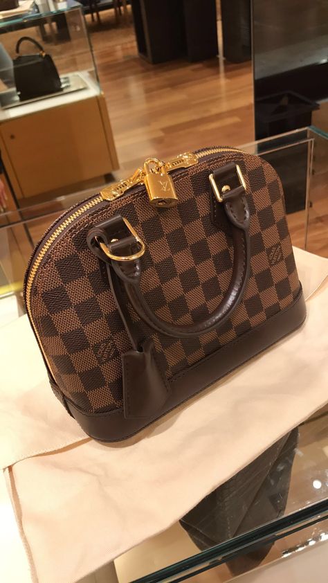 Alma bb Alma Lv Bag, Expensive Purses, Louise Vuitton, Lux Fashion, Mothers Bag, Alma Bb, Handbag Essentials, Girly Bags, Luxury Purses