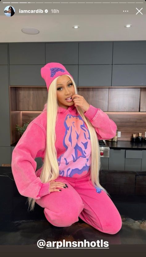 Cardi B Photos, Nicki Minaj Pictures, Mtv Music, B Fashion, Female Rappers, Hip Hop Culture, Tomboy Fashion, Cardi B, Nicki Minaj