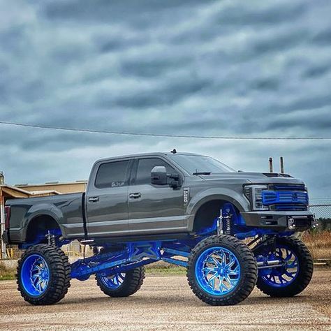 @l3vlup Follow @cencal_trucks @mrcencalhimself (personal) @cencalimages (photography) #cencaltrucks #cencal #duramax #cummins #powerstroke… Truck Lift Kits, Jacked Up Chevy, Jacked Up Truck, Country Trucks, Trucks Lifted Diesel, Hot Trucks, Future Trucks, Nice Trucks, Trucks Lifted