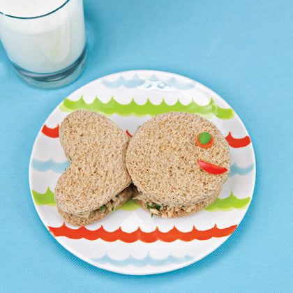 Really cute! Tuna Fish Sandwich Recipe, Tuna Fish Sandwich, Fish Sandwich, Kid Friendly Lunches, Tuna Fish, Fun Lunch, Kids Recipes, Fun Kids Food, Lunch Snacks