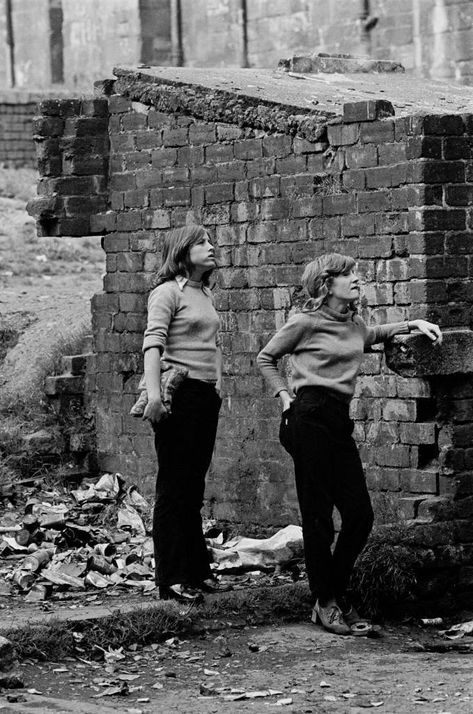 Teenage+girls+waiting+in+backyard+of+tenement+block+Maryhill+1971+ Gorbals Glasgow, Powerful Photos, Life Worth Living, The Great, Glasgow Scotland, White Picture, British History, Teenage Girls, Black And White Pictures