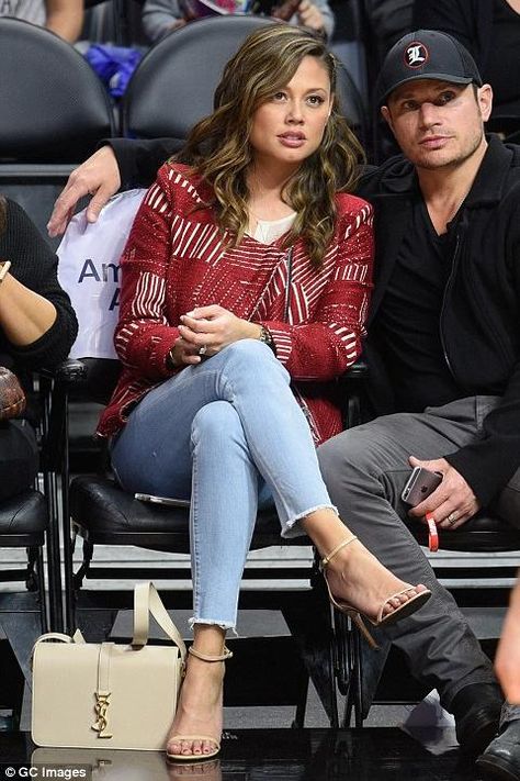 Vanessa Minnillo Lachey Los Angeles Clippers Game March 24 2016 Nick Lachey And Vanessa, Drew Lachey, Vanessa Minnillo, Vanessa Lachey, Nick Lachey, Cheryl Burke, Third Pregnancy, La Clippers, Long Dark Hair