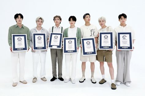 Hall of Fame | Guinness World Records Im Siwan, Social Media Followers, Guinness World Records, Media Sosial, Bts Merch, Imagine Dragons, Pop Bands, Bts Members, World Records