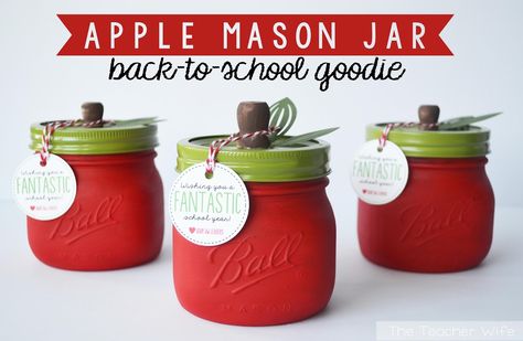 Apple Mason Jars: Perfect for Back-to-School! Apple Mason Jar, Apple Kitchen, Mason Jar Projects, Teacher Craft, Pencil Lead, School Treats, Jar Ideas, Spare Change, Mason Jar Gifts