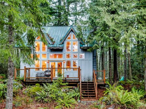 Riverfront Cabin in the Woodlands of Mount Hood National Forest, Oregon Rhododendron Oregon, Pre Manufactured Homes, Riverfront Home, Mount Hood National Forest, Forest Oregon, Ranch Exterior, Pisgah National Forest, Cabin House Plans, Mount Hood