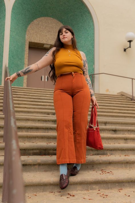 Sydney on the steps – BIG BUD PRESS Size 10 Women Outfits Spring, Curvy Outfit Inspiration, Middle Sized Women Outfits, Knitting Moodboard, Pnw Fashion, Outfits For Curvy Women, Clothing Photoshoot, Eclectic Outfits, Body Positive Fashion