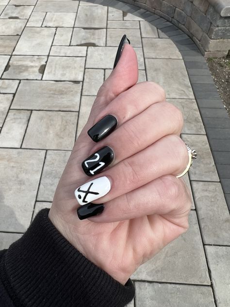 Ice Hockey Nails, Hockey Nails Designs, Hockey Nail Art, Nonsense Aesthetic, Hockey Nails, Pranks Pictures, Boyfriend Pranks, Boyfriend Pranks Pictures, Cool Blonde Hair