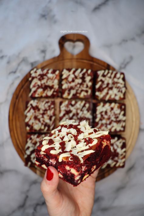 Red Velvet Recipe, White Chocolate Blondies, Cheesecake Mix, Tray Bake Recipes, Bakers Gonna Bake, Tray Bake, Blondies Recipe, Blondie Brownies, Bake Recipes