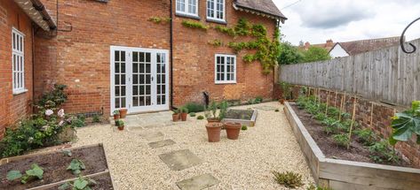 Pros and Cons of Pea Gravel Patios Small Back Gardens, Pea Gravel Patio, Gravel Patio, Garden Paving, Back Garden Design, Garden Ideas Cheap, Gravel Garden, Pea Gravel, Porch Garden