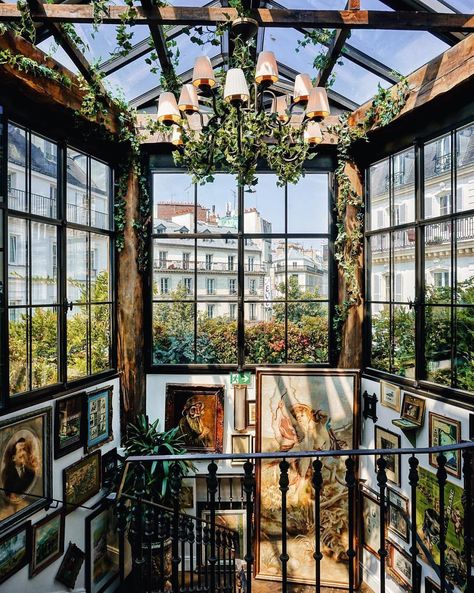 9,997 Likes, 128 Comments - Culture Trip (@culturetrip) on Instagram: “This restaurant in Paris occupies four floors of a corner building in the Pigalle district, the…” Pink Mamma, Restaurant Paris, Old Paris, Paris Aesthetic, Paris Restaurants, Paris City, A Paris, Through The Looking Glass, Pretty House