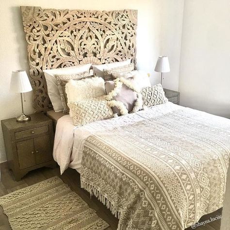 Need this bed in my life Thai Wall Art, Honeymoon Bedroom, Bohemian Headboard, Letto King Size, King Bed Headboard, Neutral Bedroom Decor, Moroccan Bedroom, Murphy Bed Plans, Cama King Size