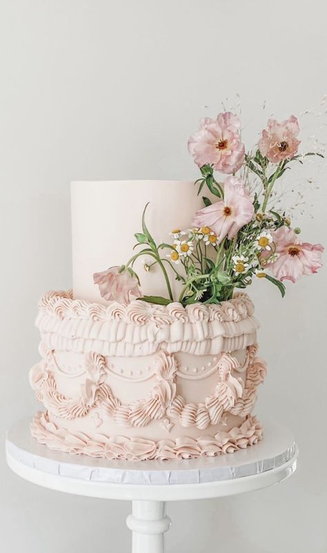 Bolo Vintage, Succulent Cake, Cake With Flowers, Tiered Cake, Just Cakes, Wedding Cake Designs, Fancy Cakes, Wedding Desserts, Vintage Cake