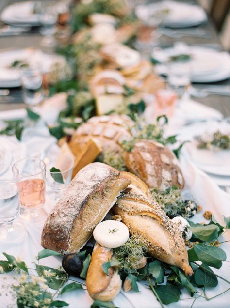 bread loaves as table centerpiece Provincial Wedding, Bread Wedding, Food Centerpieces, Festive Bread, Cocktail Hour Food, Wedding Buffet Food, Wedding Appetizers, Wedding Buffet, Food Stations