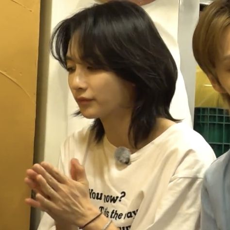 Shortish Haircuts, Shortish Hair, Jeonghan Icon, Long To Short Hair, Hair Inspiration Short, Hair Icon, Going Seventeen, Haircuts Straight Hair, Haircuts For Long Hair