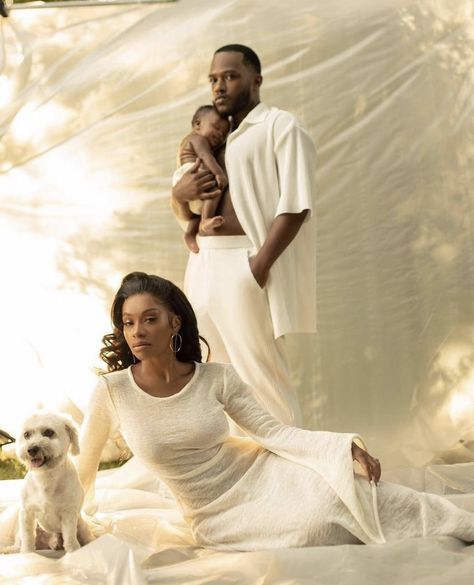 Congratulations Photos, Cute Family Pictures, Black Motherhood, Family Photoshoot Poses, Maternity Photography Poses Pregnancy Pics, Couple Pregnancy Photoshoot, Maternity Photoshoot Poses, Family Photoshoot Outfits, Black Family