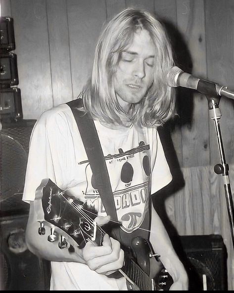 Cambridge Ma, 90s Grunge, Kurt Cobain, Nirvana, Singer Songwriter, Cambridge, Electric Guitar, Guitar, Hair