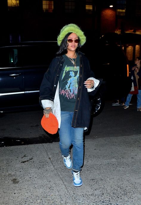 Rihanna Street Style, Looks Rihanna, Rihanna Outfits, Rihanna Looks, 90s Trends, Hat Outfit, Rihanna Style, Streetwear Accessories, Looks Street Style