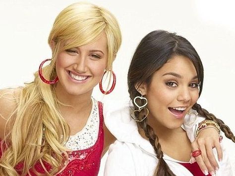 Are You More Sharpay Or Gabriella? Sharpay And Gabriella Costume, Blonde Brunette Costumes, Halloween Costumes For Blonde And Brunette, Blonde Brunette Duo Halloween Costumes, Blond And Brunette Halloween Costumes, Blonde Brunette Halloween Costumes, Bop To The Top, Haircuts For Long Hair With Bangs, Gabriella Montez