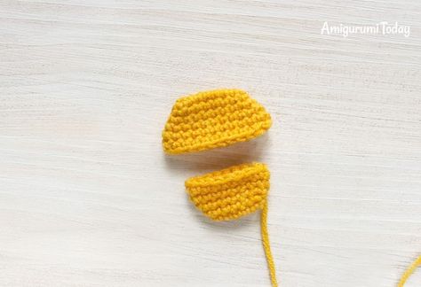 Webby Duck amigurumi pattern - beak Duck Beak, Duck Amigurumi, Crochet Duck, Amigurumi Today, Cozy Crochet Patterns, Cute Egg, Crochet Bows, Duck Tales, Finger Puppets