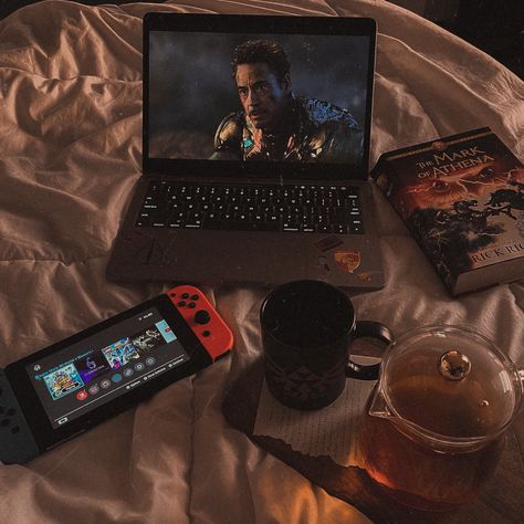 Watching A Movie Aesthetic, Movie Time Aesthetic, Netflix Chill, Time Aesthetic, Mark Of Athena, Iron Man Movie, Night Movie, Movie Time, Iphone Obsession