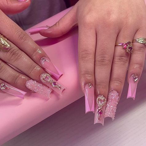 French Tips With Charms, Luxury Baddie, Pink French Tips, Nails Baddie, Quinceanera Nails, Kawaii Charms, Girly Acrylic Nails, Stickers Kawaii, Cute Acrylic Nail Designs