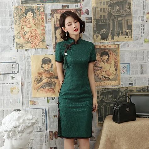 Womens Lace Shorts, Chinese Traditional Dress, Chinese Style Dress, Qipao Dress, Cheongsam Dress, Chinese Dress, Green Lace, Stylish Fashion, Cheongsam