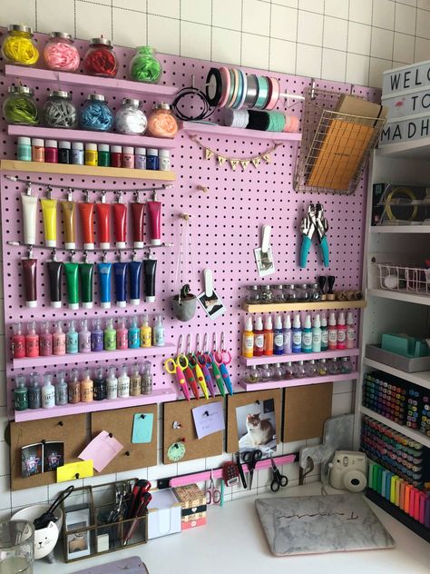 Purple Craft Room Ideas, Basement Craft Room Ideas Unfinished, Craft Desk Ideas, Home Craft Room, Craft Bedroom, Dream Art Room, Crafting Area, Office Craft Room Combo, Art Studio Decor