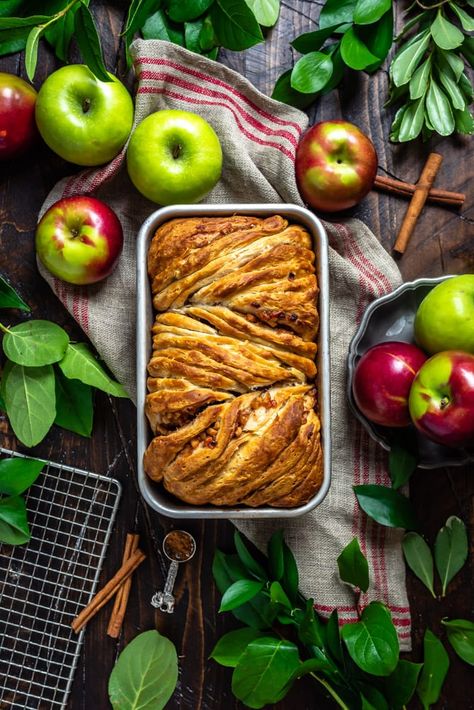 Apple Fritter Pull-Apart Bread. This is one of my most popular easy recipes, and for good reason. With sweet, fall-spiced apples, fluffy biscuit layers, and a delicious vanilla glaze, this pull-apart bread is always a hit. | hostthetoast.com Apple Breads, Pull Apart Recipes, Work Breakfast, Apple Desserts Easy, Apple Fritter Bread, Kfc Recipe, Breakfast Recipies, Fluffy Biscuits, Apple Fritter