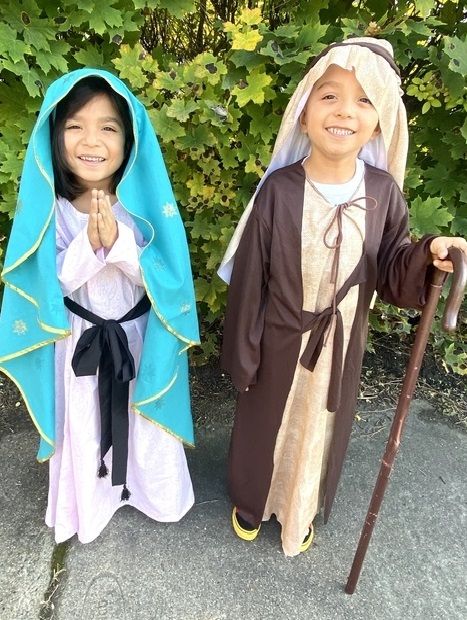 Diy Mary And Joseph Costumes, Mary And Joseph Costumes, Joseph Costume, Mary And Joseph, Diy Valentines Gifts, Diy Costumes, Valentines Diy, Classroom Ideas, Nativity