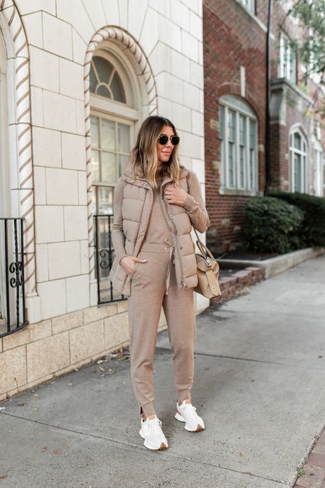 Cella Jane Outfit, Womens Tracksuit Outfit, Tracksuit Outfit Women, Cella Jane, Chique Outfit, New Balance Outfit, Tracksuit Outfit, Winter Fashion Outfits Casual, Beige Outfit