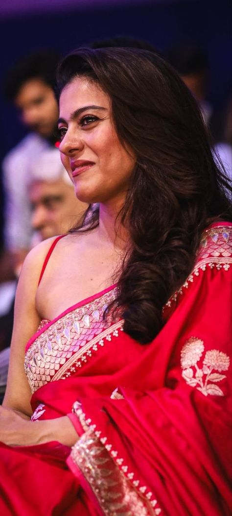 Kajol Image, Kajol Saree, Kajol Devgan, Cute Couple Images, Bollywood Stars, Bollywood Celebrities, Beautiful Smile Women, Saree Styles, Indian Beauty Saree