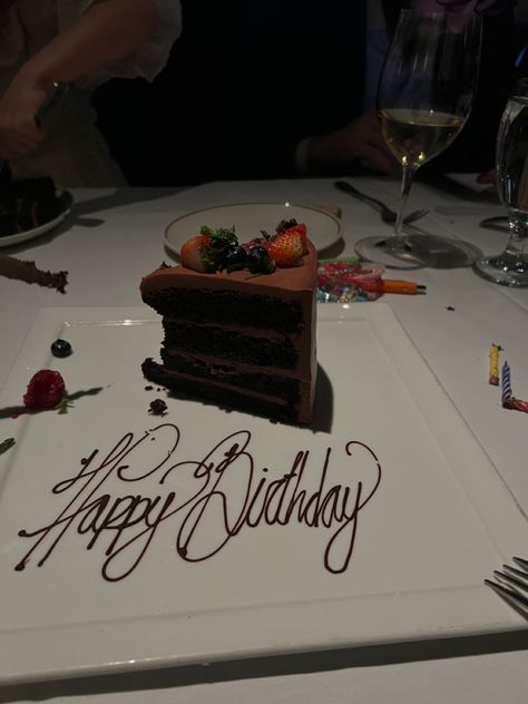 Birthday Dinner With Friends Aesthetic, Cake With Candles Aesthetic, Aesthetic Cake Pictures, Birthday Cake Restaurant, Happy Birthday Cake Snap, Birthday Cake Story, Happy Birthday Snap, Birthday Cake 26, Birthday Cake Snap