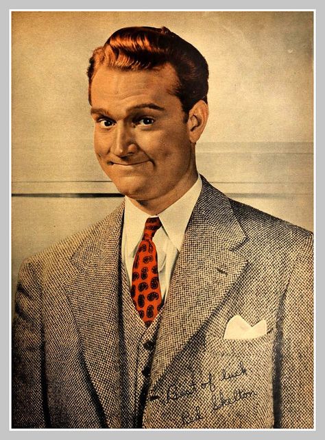 1943 Red Skelton. Loved watching him as a child...such talent. Fess Parker, Red Skelton, Old Time Radio, Star Pictures, Old Tv, Hollywood Actor, Women In History, Vintage Photographs, Man Humor