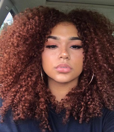 @nikki_caba on Instagram: “I look so different 🦑🍂” Chocolate Brown Natural Hair, Sister Braids, Curls Ideas, Afro Curls, Colored Curly Hair, Dyed Natural Hair, Pelo Afro, Beautiful Curly Hair, Natural Hair Beauty