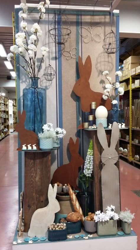 Easter Store Window Display, Charity Shop Display Ideas, Easter Window Display, Easter Window Decorations, Garden Center Displays, Decoration Vitrine, Store Signage, Art Studio Space, Store Window Display