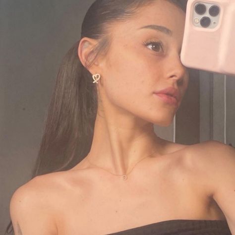 Ariana Grande Without Makeup, Makeup 2022, Ariana Grande Makeup, Without Makeup, Ariana Grande, A Woman, Make Up, Makeup