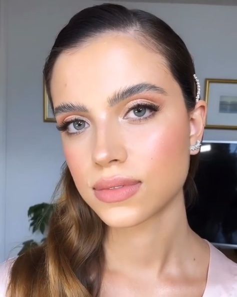 NUDESTIX on Instagram: “BLUSHIN' BEAUTY 🌺 Makeup by @jessi_makeup on @luizafrujuelli using Nudies Blush in "NAUGHTY N' SPICE" on eyes, cheeks and lips! // Shop the…” Classic Makeup Looks, Latest Makeup Trends, Classic Makeup, Bridal Makeup Looks, Natural Makeup Looks, Makeup Trends, Skincare Routine, Diy Beauty, Bridal Makeup