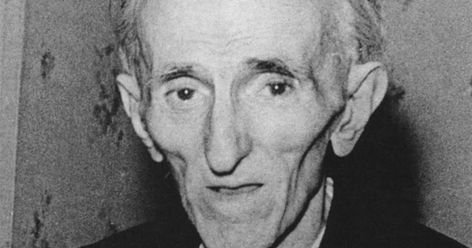 On 7 January 1943, at the age of 86, Tesla died alone in room 3327 of the New Yorker Hotel. His body was later found by maid Alice Monaghan ... Kevin Carter, Tesla Inventions, Nicola Tesla, Nicolas Tesla, Famous Scientist, Haunting Photos, Alfred Eisenstaedt, California National Parks, Nikola Tesla