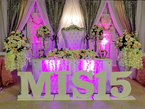 Mis 15! Quinceanera head table decor. Quinceanera Main Table Backdrop, Quinceanera Head Table Decorations, Head Table Quinceanera, Sweet 16 Head Table Ideas, Quinceanera Table Main, Quinceanera Main Table, Quince Entrance, Quince List, Quince Entrance Ideas